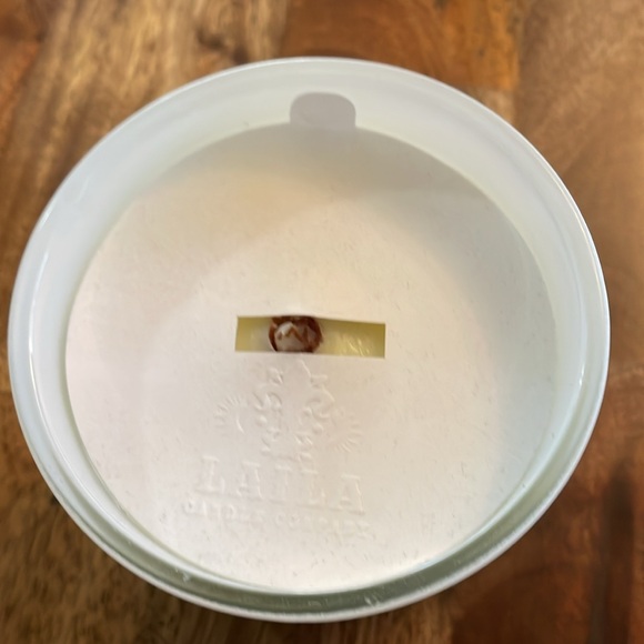 Laila Luxury Candle, The Hotel scent - Picture 2 of 4